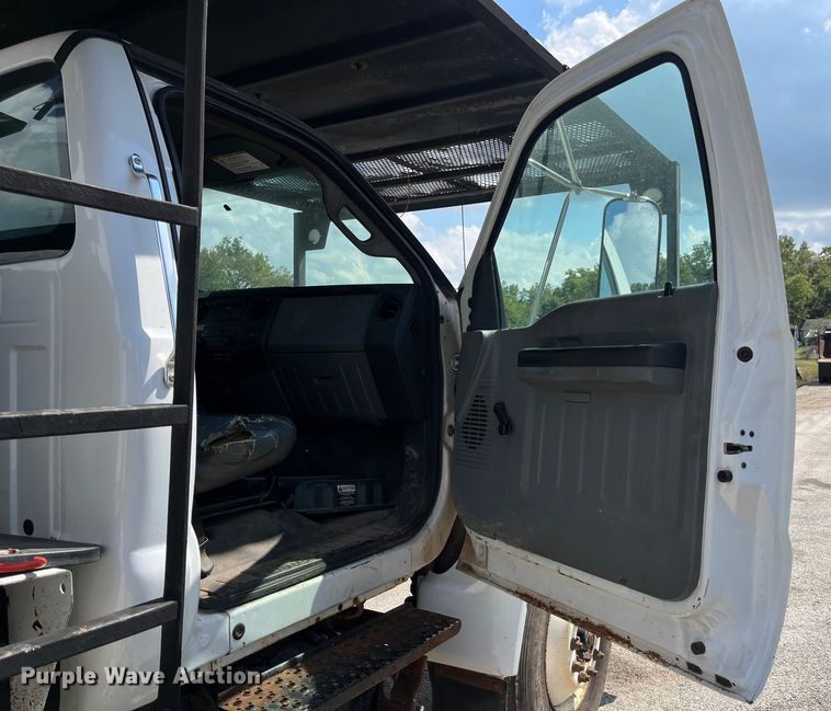 image for item EN5629 2012 Ford F750 Super Duty XL forestry bucket truck