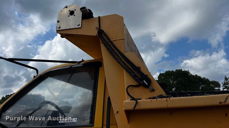 image for item EN5630 1991 GMC TopKick dump truck