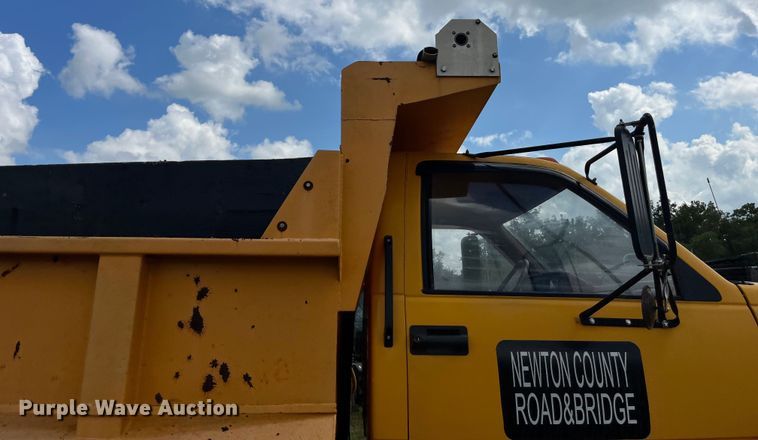 image for item EN5630 1991 GMC TopKick dump truck