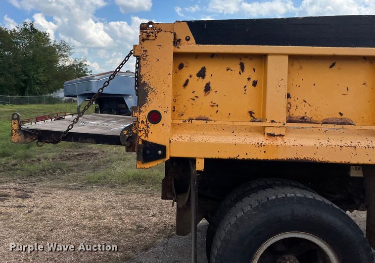 image for item EN5630 1991 GMC TopKick dump truck