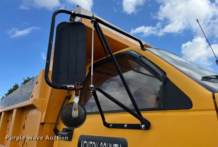 image for item EN5630 1991 GMC TopKick dump truck