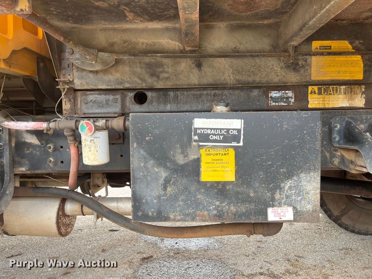 image for item EN5630 1991 GMC TopKick dump truck