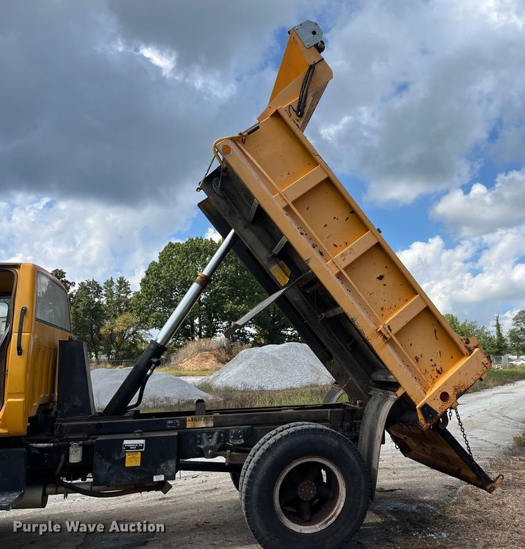 image for item EN5630 1991 GMC TopKick dump truck