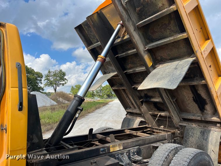 image for item EN5630 1991 GMC TopKick dump truck