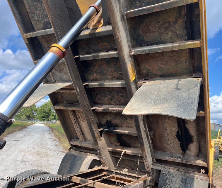 image for item EN5630 1991 GMC TopKick dump truck