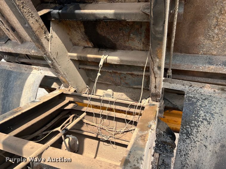 image for item EN5630 1991 GMC TopKick dump truck