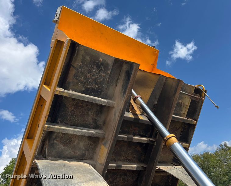 image for item EN5630 1991 GMC TopKick dump truck