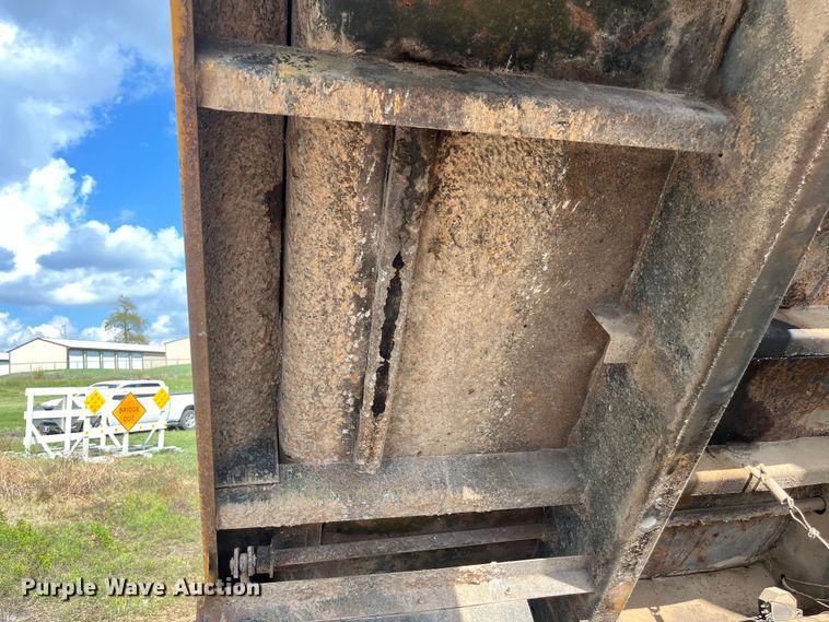 image for item EN5630 1991 GMC TopKick dump truck