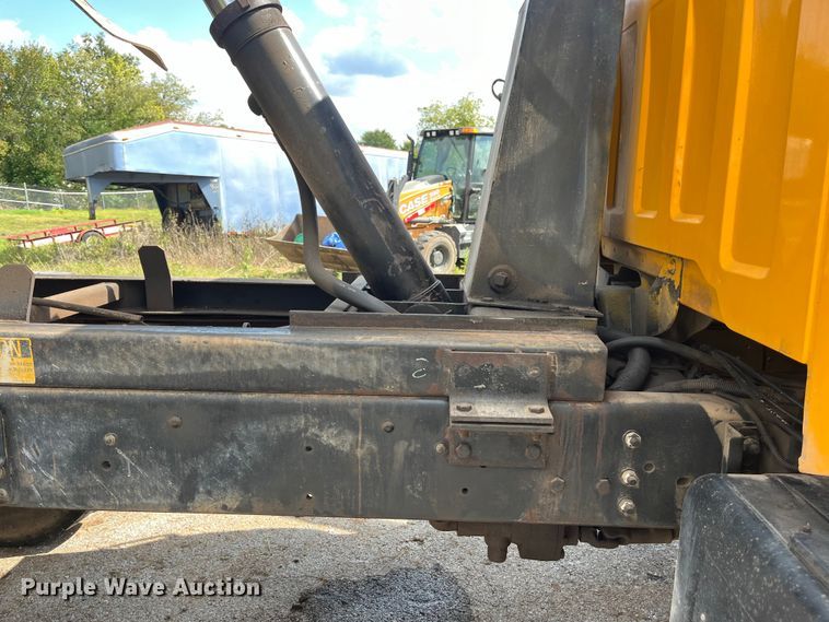 image for item EN5630 1991 GMC TopKick dump truck