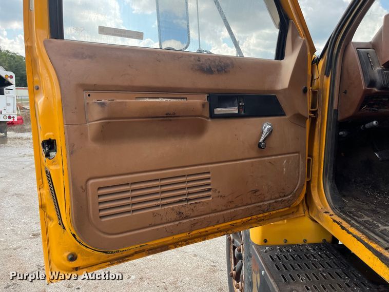 image for item EN5630 1991 GMC TopKick dump truck