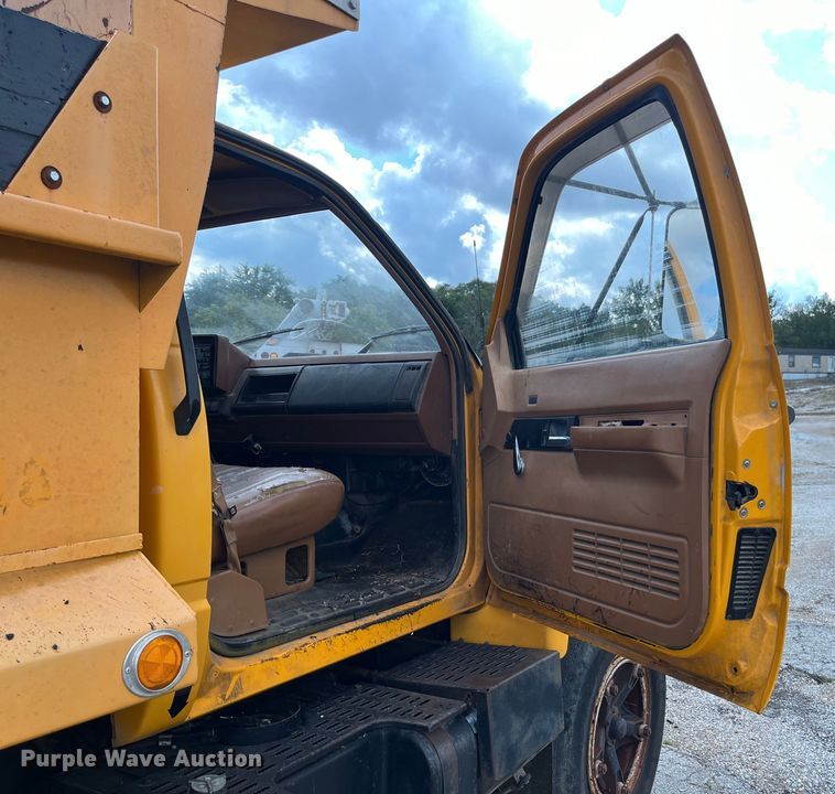image for item EN5630 1991 GMC TopKick dump truck