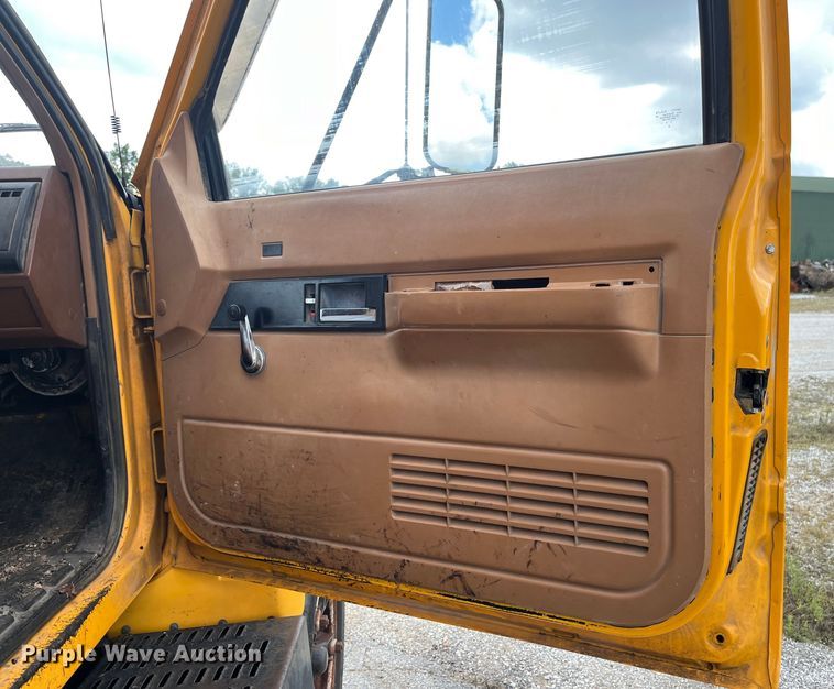 image for item EN5630 1991 GMC TopKick dump truck