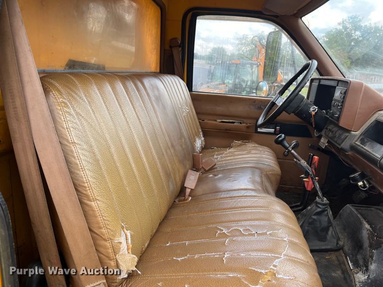 image for item EN5630 1991 GMC TopKick dump truck