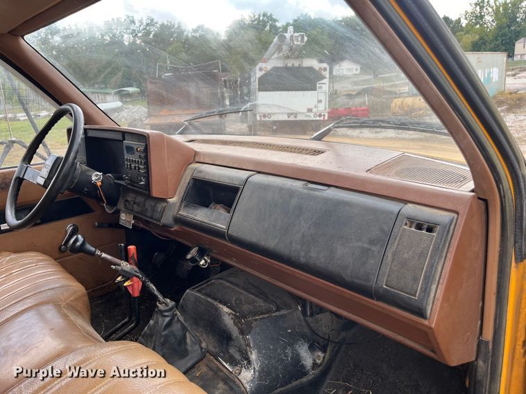 image for item EN5630 1991 GMC TopKick dump truck