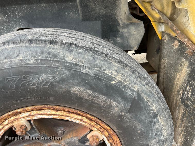 image for item EN5630 1991 GMC TopKick dump truck