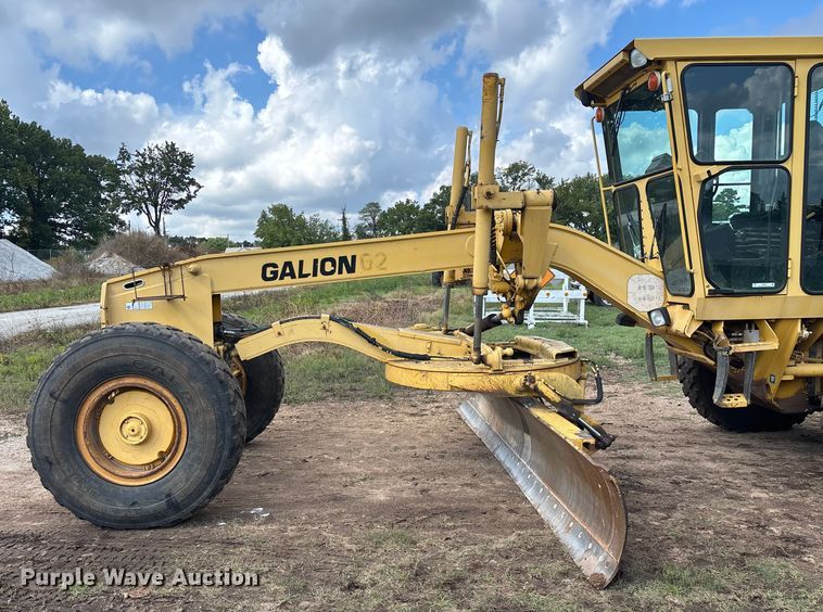 image for item EN5631 2002 Galion 850C motor grader