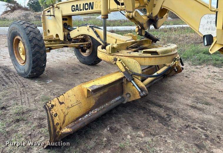 image for item EN5631 2002 Galion 850C motor grader