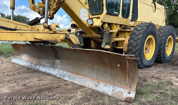 image for item EN5631 2002 Galion 850C motor grader