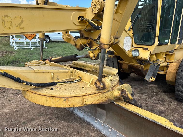 image for item EN5631 2002 Galion 850C motor grader