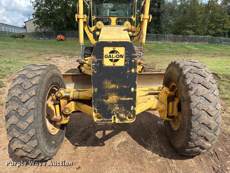 image for item EN5631 2002 Galion 850C motor grader