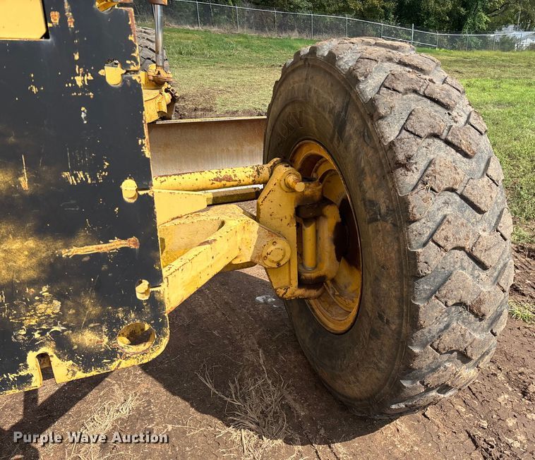 image for item EN5631 2002 Galion 850C motor grader