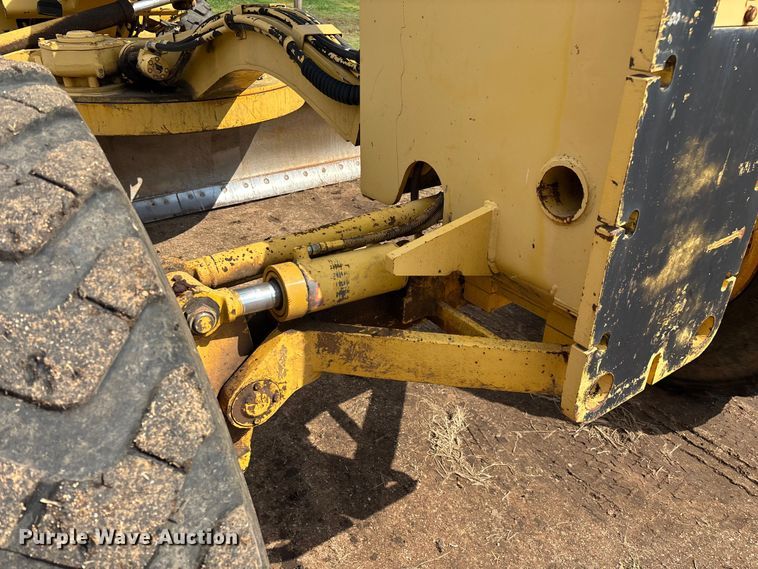 image for item EN5631 2002 Galion 850C motor grader