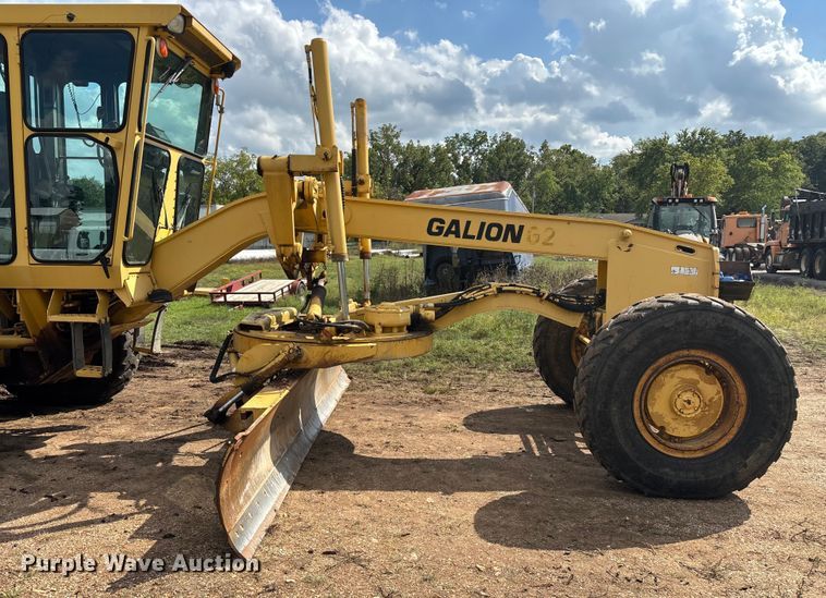 image for item EN5631 2002 Galion 850C motor grader