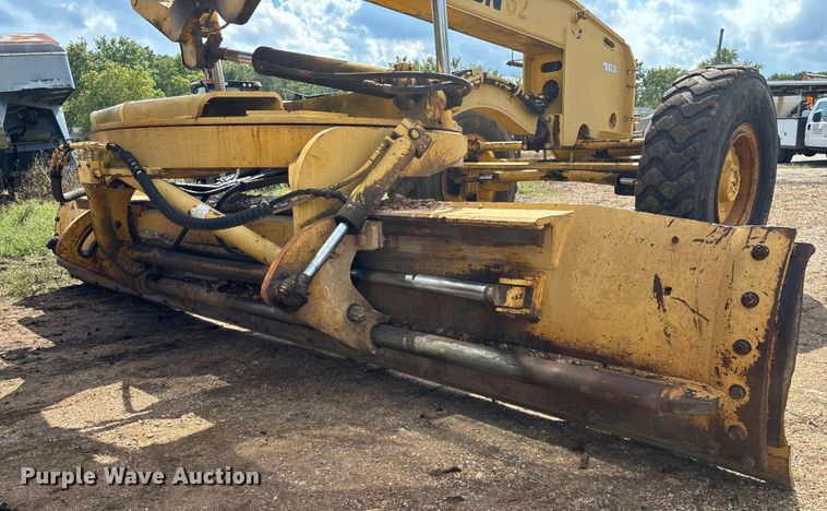 image for item EN5631 2002 Galion 850C motor grader