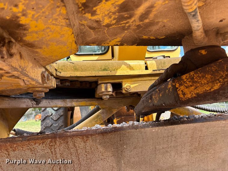 image for item EN5631 2002 Galion 850C motor grader