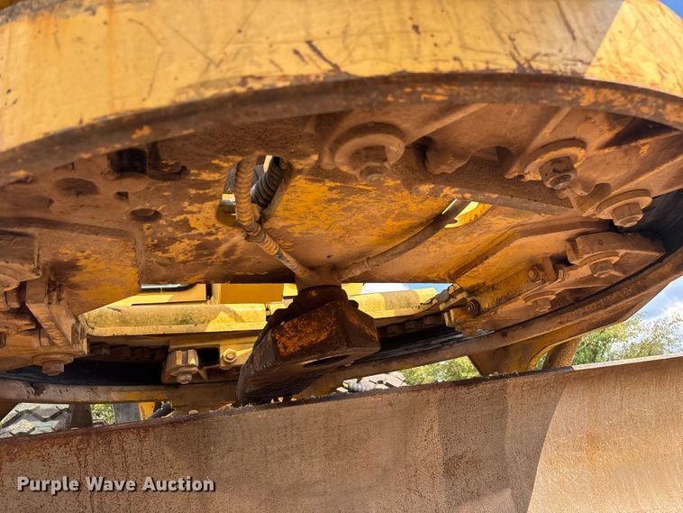 image for item EN5631 2002 Galion 850C motor grader