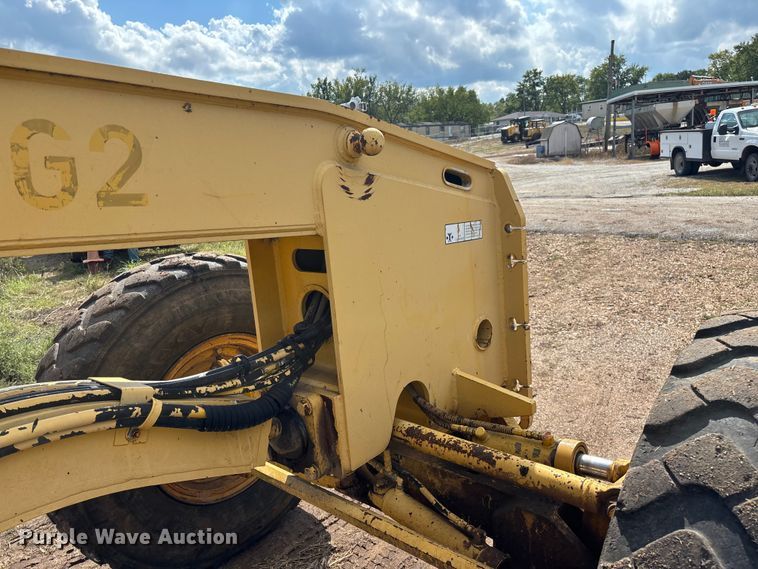 image for item EN5631 2002 Galion 850C motor grader