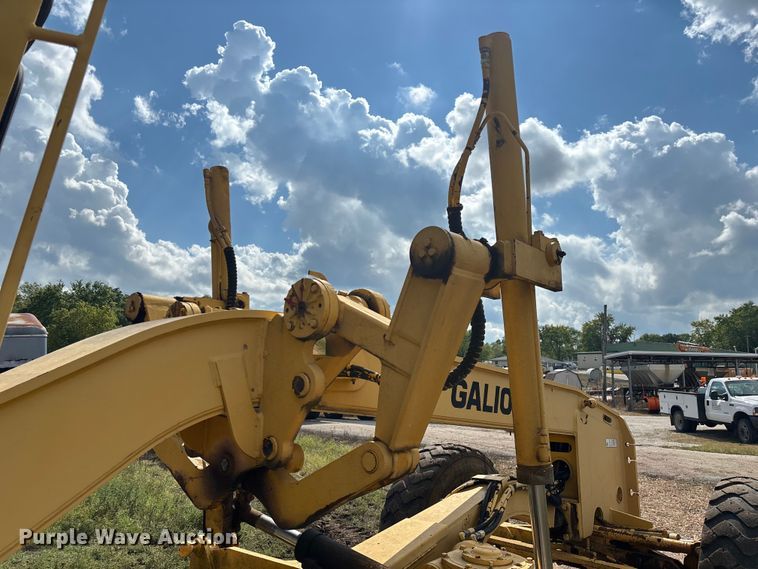 image for item EN5631 2002 Galion 850C motor grader