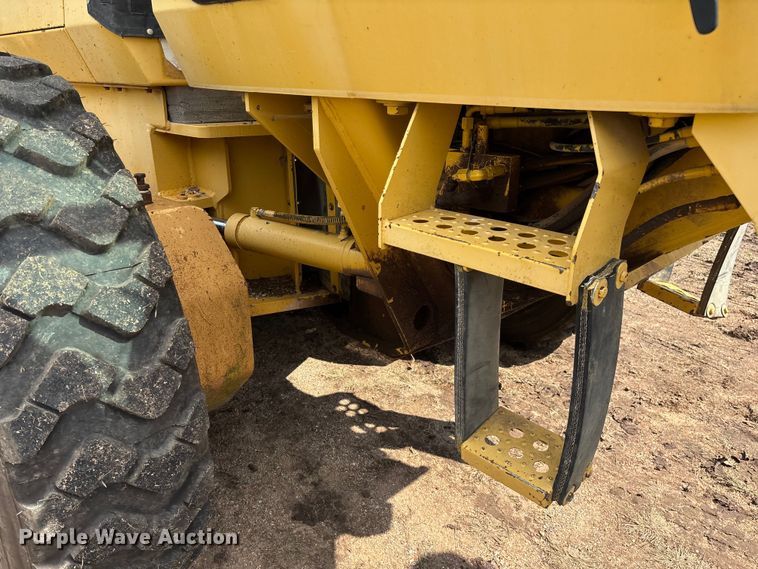 image for item EN5631 2002 Galion 850C motor grader