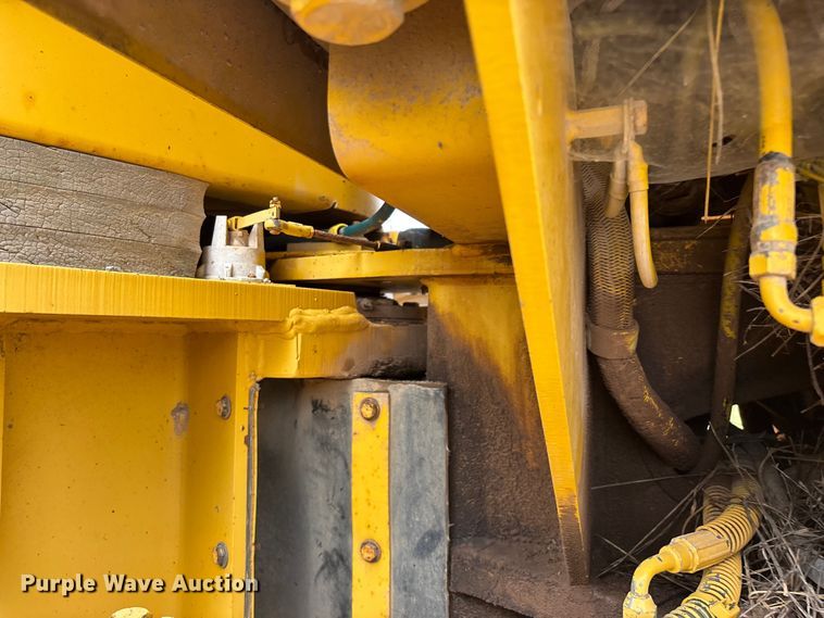 image for item EN5631 2002 Galion 850C motor grader