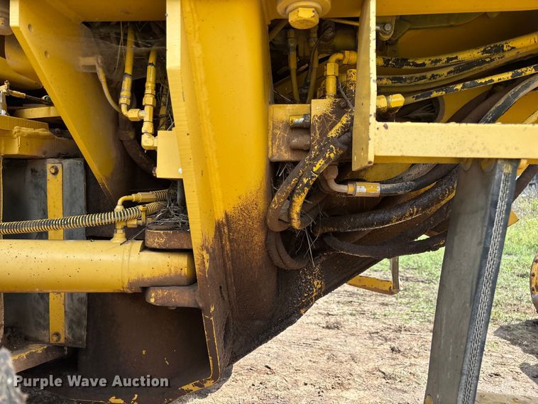 image for item EN5631 2002 Galion 850C motor grader