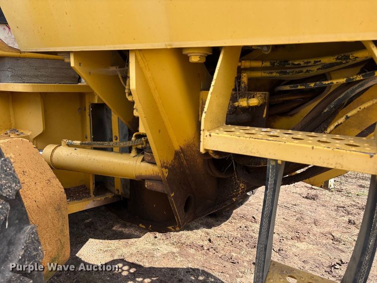 image for item EN5631 2002 Galion 850C motor grader