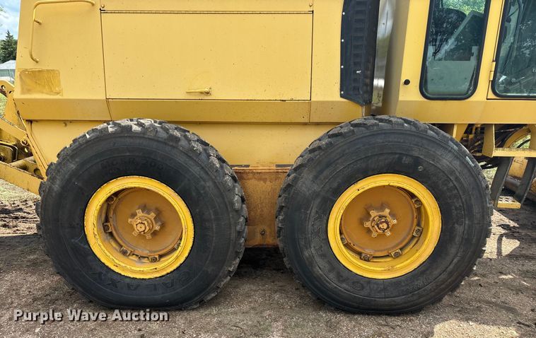 image for item EN5631 2002 Galion 850C motor grader