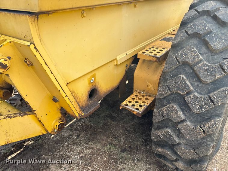 image for item EN5631 2002 Galion 850C motor grader