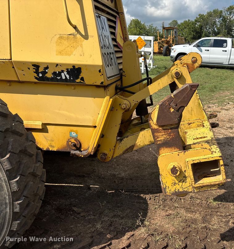 image for item EN5631 2002 Galion 850C motor grader