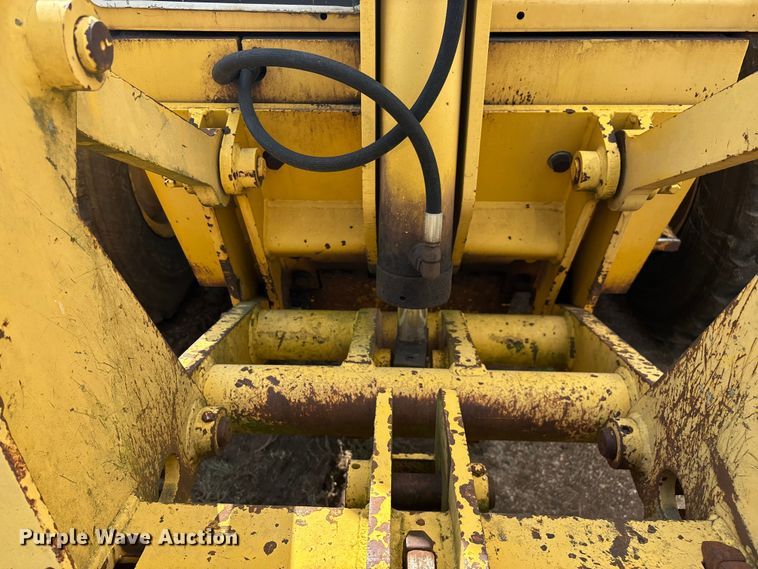 image for item EN5631 2002 Galion 850C motor grader