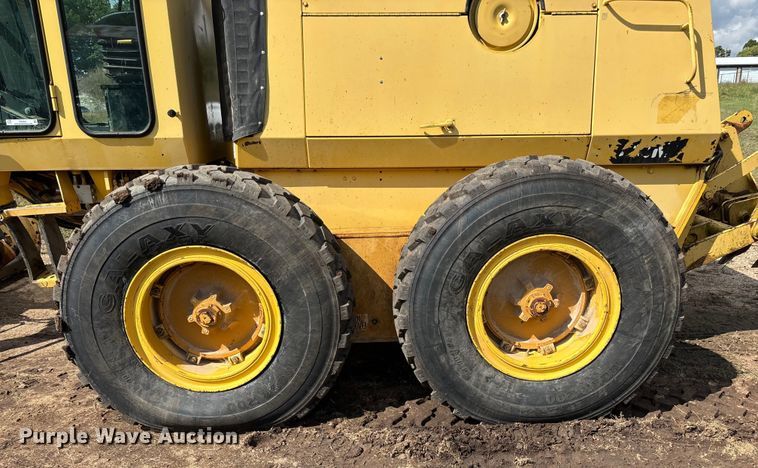 image for item EN5631 2002 Galion 850C motor grader