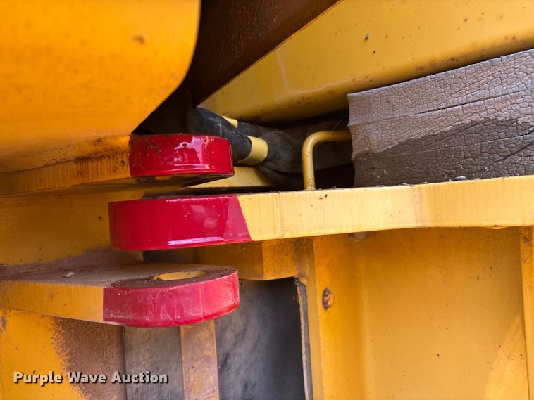 image for item EN5631 2002 Galion 850C motor grader