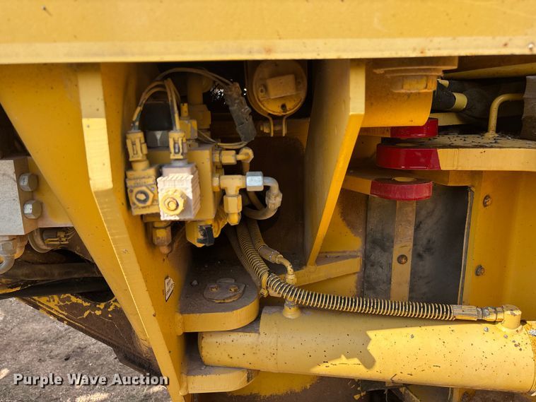 image for item EN5631 2002 Galion 850C motor grader