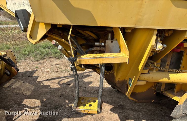 image for item EN5631 2002 Galion 850C motor grader