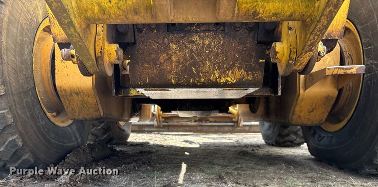 image for item EN5631 2002 Galion 850C motor grader