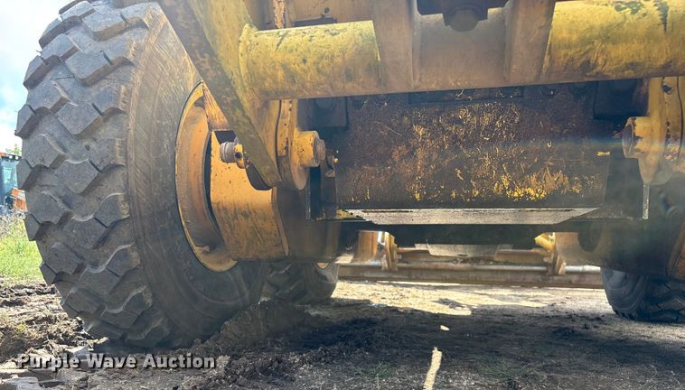 image for item EN5631 2002 Galion 850C motor grader