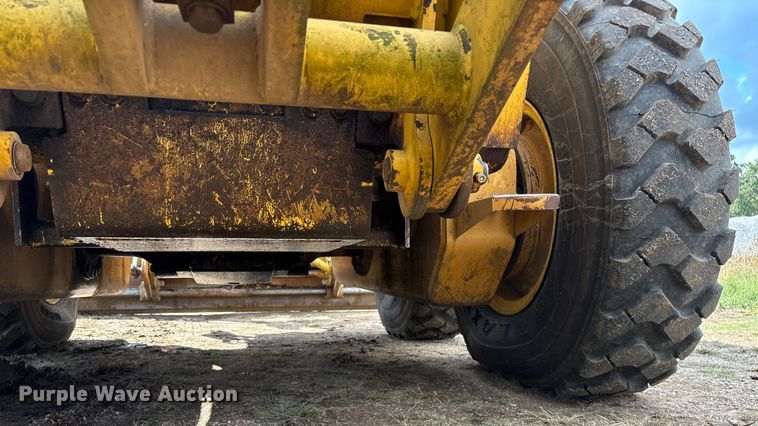 image for item EN5631 2002 Galion 850C motor grader