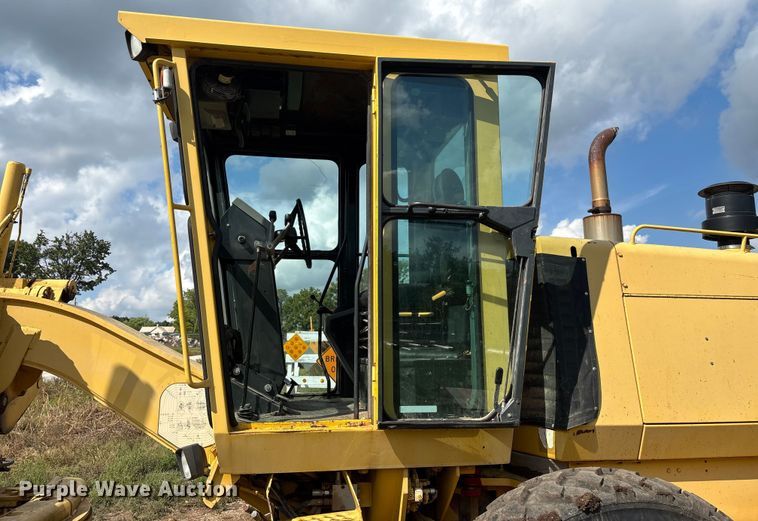 image for item EN5631 2002 Galion 850C motor grader