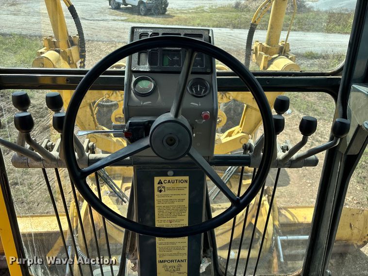 image for item EN5631 2002 Galion 850C motor grader