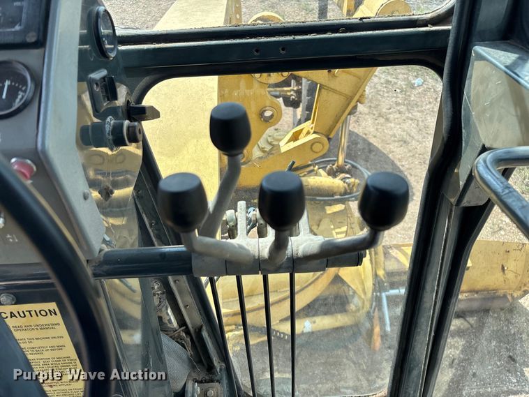 image for item EN5631 2002 Galion 850C motor grader